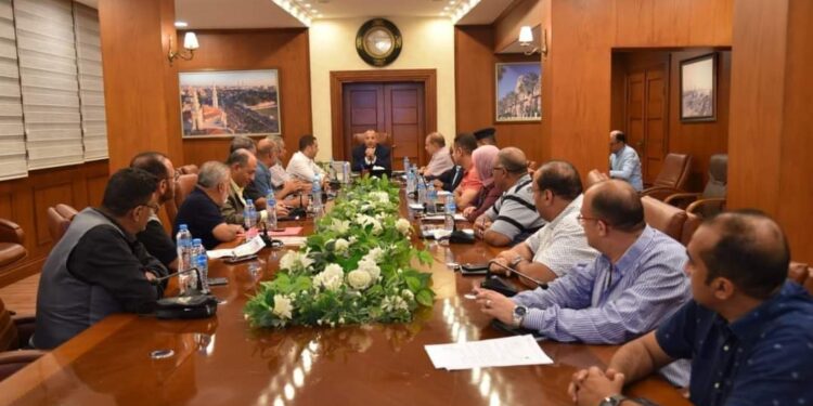 محافظ بورسعيد يتابع مستجدات الموقف التنفيذي  بجنوب بورسعيد