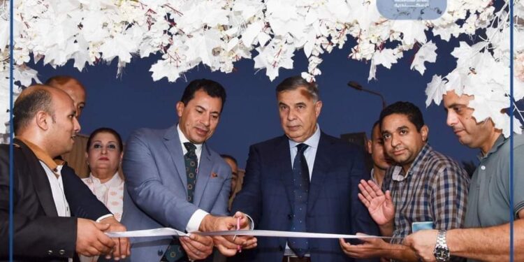 وزير الشباب والرياضة ومحافظ الإسكندرية يفتتحان مقر مشروع “وطن”  بأبي قير