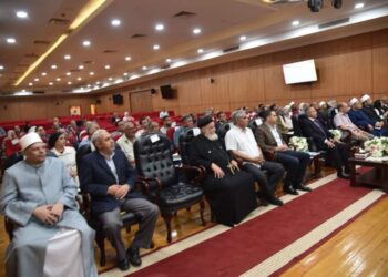 محافظ بورسعيد يناقش آليات وخطة عمل المبادرة الرئاسية «بداية جديدة لبناء الإنسان»