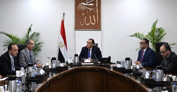 رئيس الوزراء يستعرض مع وزير الاتصالات أوجه التعاون مع الوزارات المختلفة في مجال التحول الرقمي