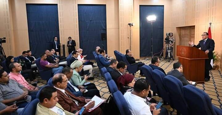 رئيس الوزراء يجيب عن استفسارات الصحفيين والإعلاميين حول القضايا المثارة التي تشغل الرأي العام