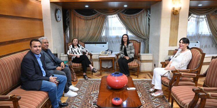 وزيرة التضامن الاجتماعي تستقبل وفد مهرجان أسوان لأفلام المرأة