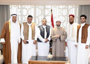 وزير الأوقاف يستقبل وفدًا من شيوخ مطروح وشمال سيناء