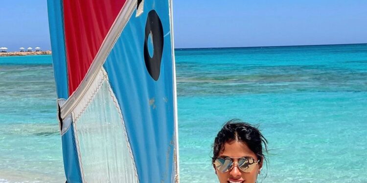 “أنا رايحة السنبلاوين” روبى عبر التواصل الاجتماعي