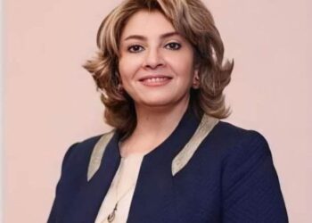 سميحة المناسترلي تكتب : قراءة في مسرحية “تاج الملـكة” للكاتب ممدوح فهمي