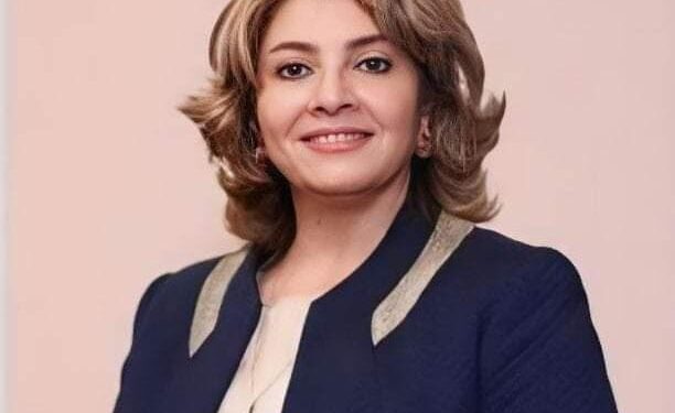 سميحة المناسترلي تكتب : قراءة في مسرحية “تاج الملـكة” للكاتب ممدوح فهمي