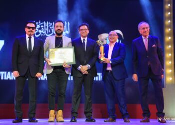 خالد جلال يهنيء فرق البيت الفني للمسرح الفائزة بجوائز القومي