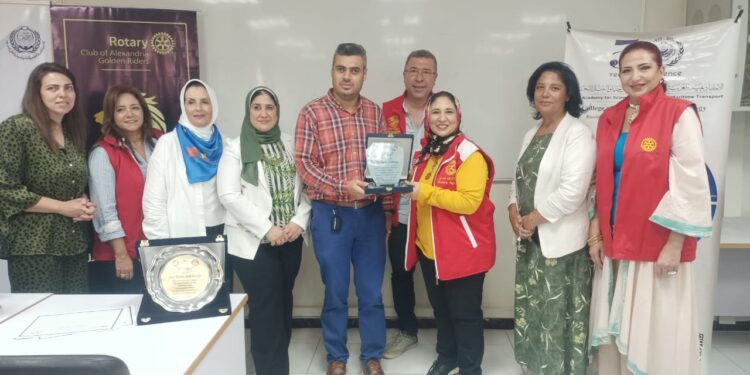 روتاري جولدن رايدرز يحتضن فتيات مدرسة النور للكفيفات ويمحو عنهن الأمية الالكترونية