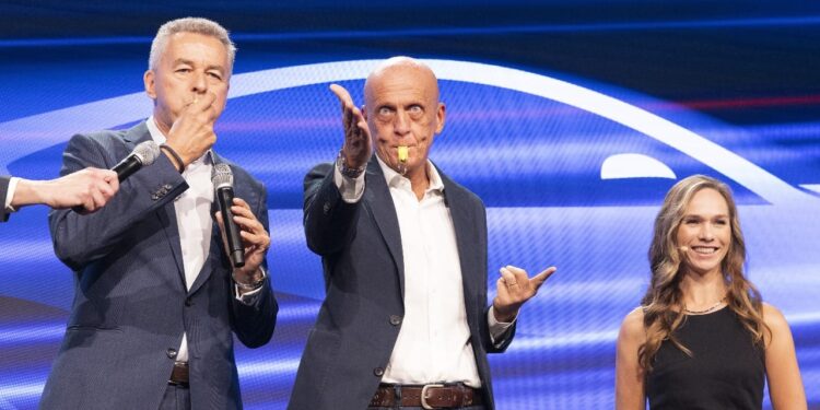 الحكم الدولى – كولينا يطلق صافرة إنطلاق الدورة الـ 27 من معرض اوتوميكانيكا فرانكفورت