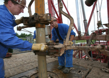 ارتفاع أسعار النفط متأثرة بـ”فرانسين