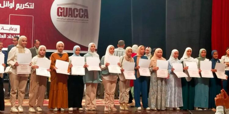 بحضور المئات المؤتمر الوطنى للتفوق العلمي والتميز المهني الحادى عشر وخادم جنوب الجيزة بحلوان يكرم 320 منهم 17 من المتمزين