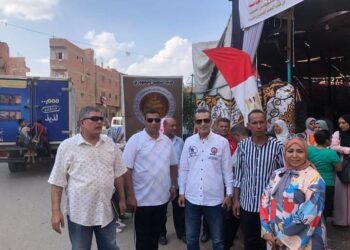 حزب الشعب الجمهوري بالجيزة يقيم معرضا للأدوات المدرسية بأسعار مخفضة بأوسيم