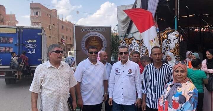 حزب الشعب الجمهوري بالجيزة يقيم معرضا للأدوات المدرسية بأسعار مخفضة بأوسيم