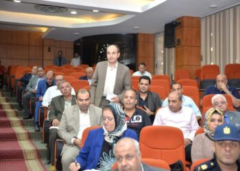 محافظ الدقهلية خلال رئاسته إجتماع المجلس التنفيذي للمحافظة 