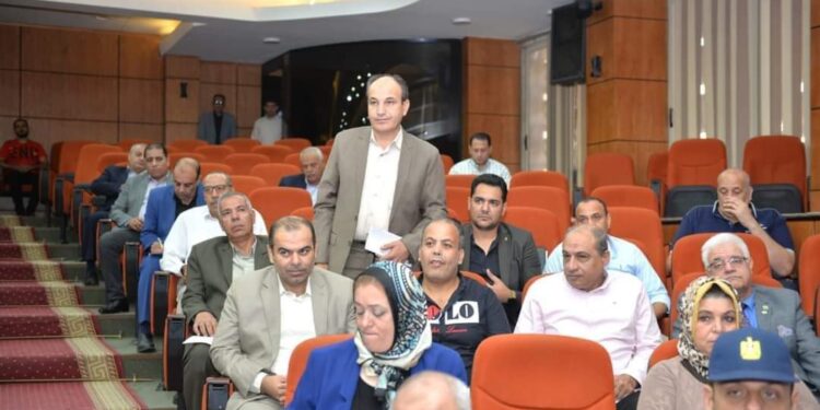 محافظ الدقهلية خلال رئاسته إجتماع المجلس التنفيذي للمحافظة 