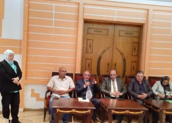 اجتماع مشترك بين الصحة والتعليم والتأمين الصحى لبحث استعدادات العام الدراسي.