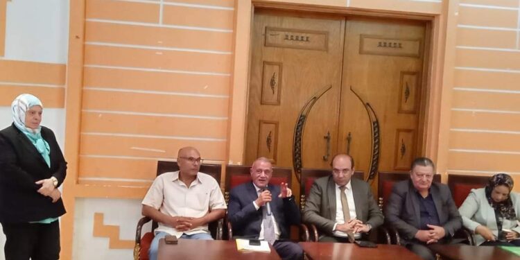 اجتماع مشترك بين الصحة والتعليم والتأمين الصحى لبحث استعدادات العام الدراسي.