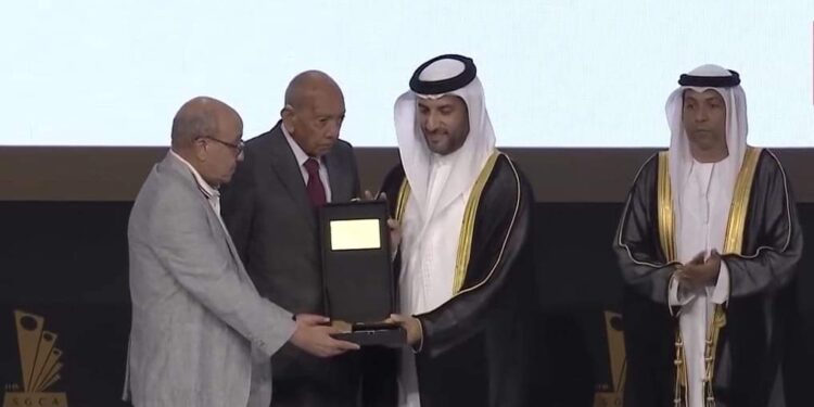 المنتدى الدولي للاتصال الحكومي بالشارقة يكرم الدكتور محمد غنيم رائد جراحات زراعة الكلى و المسالك البولية