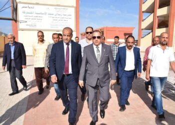 محافظ بورسعيد يواصل جولاته الميدانية التفقدية في أول أيام العام الدراسي الجديد 