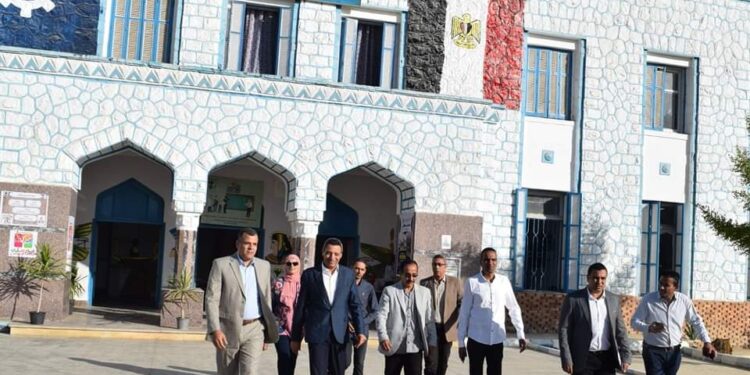 جولة محافظ السويس اليوم لبعض المدارس فى أول يوم دراسي لعام 2024-2025