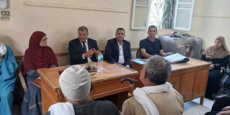 البحوث الزراعية تتابع الحقول الإرشادية والمحاصيل الصيفية والمراكز الإرشادية بالفيوم