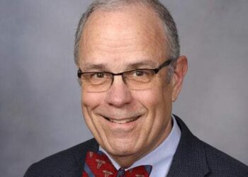 بحث جديد يكتشف مزيجًا علاجيًا للمصابين بأحد أنواع ابيضاض الدم “لُوكيميا” يطيل بقائهم على قيد الحياة