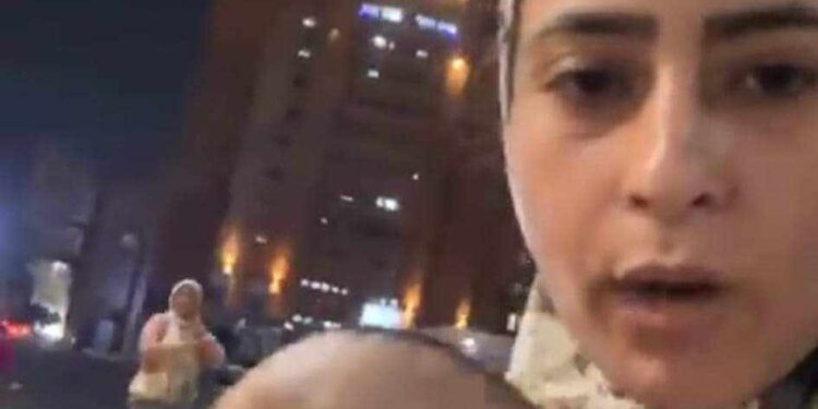 استغاثه ام أمام مستشفى ٥٧٣٥٧ ارحموا ..رحيم !!