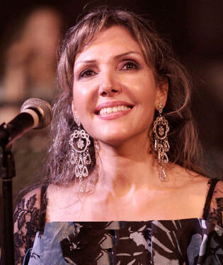 شكر وتقدير من الفنانة الراحلة “فايزة أحمد” للمطربة “نادية مصطفى “