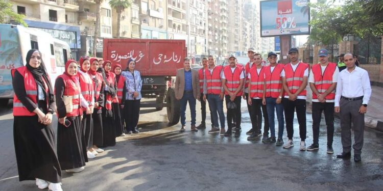 جامعة المنصورة بالتعاون مع محافظة الدقهلية تنظم يوما بيئيا ضمن مبادرة ” بداية لبناء الانسان المصري “
