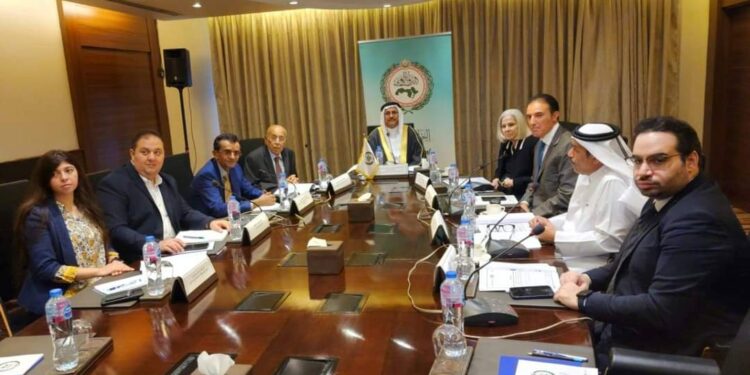 “المرصد العربي” يناقش إطلاق مؤتمرًا سنويًا وجائزة عربية في مجال حقوق الإنسان