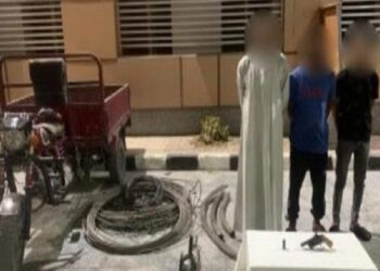 القبض على تشكيل عصابي وراء تقطيع الأسلاك الكهربائية وسرقتها بالأقصر