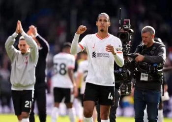 فان دايك: نسعى للمنافسة على لقب الدوري الإنجليزي حتى النهاية