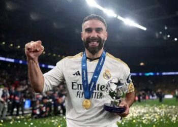 ريال مدريد يمدد عقد “كارفخال” حتى عام 2026