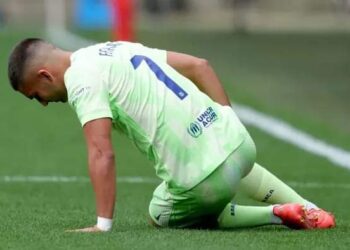 برشلونة يعلن إصابة فيران توريس