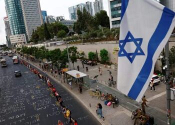 فصائل فلسطينية تعلن قصف تل أبيب برشقة صاروخية