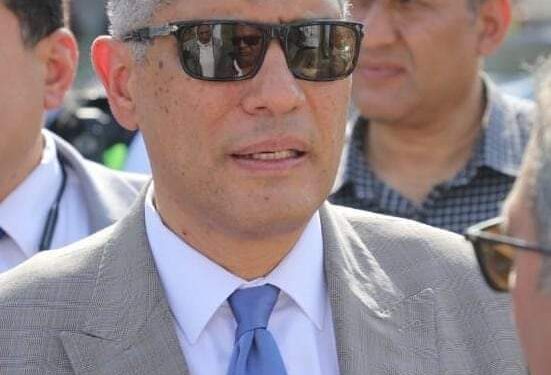 وصول كسارات تحويل مخلفات الهدم الي ” الانترلوك والبلدورات ” بميناء سفاجا 