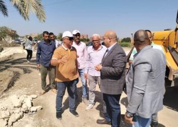نائب محافظ الجيزة يتفقد مشروعات التطوير والرصف بمركز أوسيم و أعمال الرصف بطريق طراد النيل وطريق ترعة الزمر
