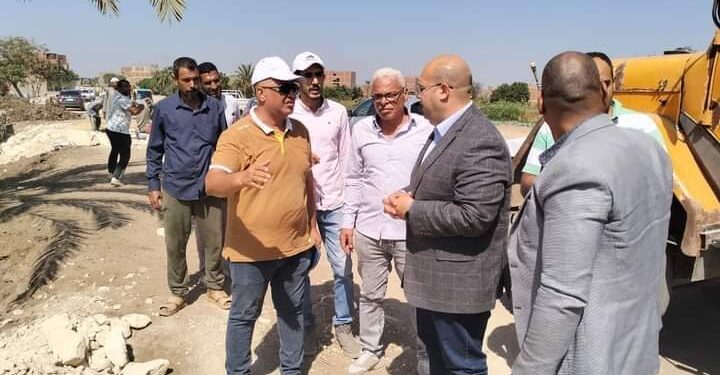 نائب محافظ الجيزة يتفقد مشروعات التطوير والرصف بمركز أوسيم و أعمال الرصف بطريق طراد النيل وطريق ترعة الزمر