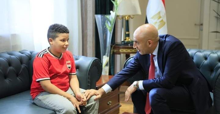 وزير التربية والتعليم يستقبل الطالب علي حمادة ويوجه بإعفائه من المصروفات الدراسية لحين إتمامه مرحلة التعليم قبل الجامعي