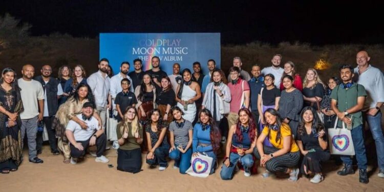 صحراء دبي تشهد “جلسة استماع” مميزة لألبوم كولدبلاي Moon Music
