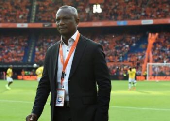 قرر الاتحاد الأفريقي لكواسي إما التدريب أو عضوية المكتب التنفيذي 