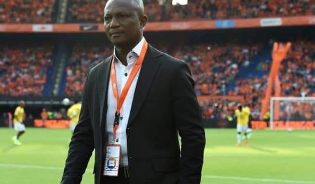 قرر الاتحاد الأفريقي لكواسي إما التدريب أو عضوية المكتب التنفيذي