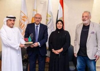 وفد من “الفجيرة الاجتماعية الثقافية” يزور الهيئة العامة لقصور الثقافة في القاهرة