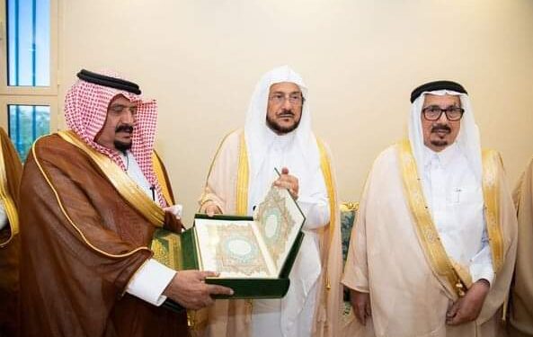 ” وزير الشؤون الإسلامية ” يجري زيارة لـــــ شيخ قبيلة بالشهم في بلجرشي