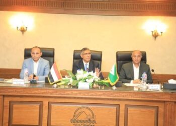 محافظ الجيزة يناقش الموقف التنفيذي لمشروعات الخطة الاستثمارية للعام المالي 2024/2025