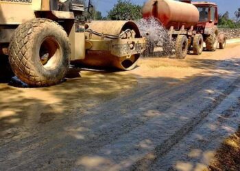 محافظ الغربية يتابع أستمرار أعمال تأهيل طريق كفور بلشاي تمهيدا لبدء أعمال الرصف مطلع الأسبوع القادم 