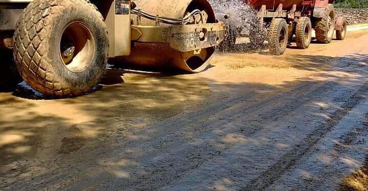 محافظ الغربية يتابع أستمرار أعمال تأهيل طريق كفور بلشاي تمهيدا لبدء أعمال الرصف مطلع الأسبوع القادم