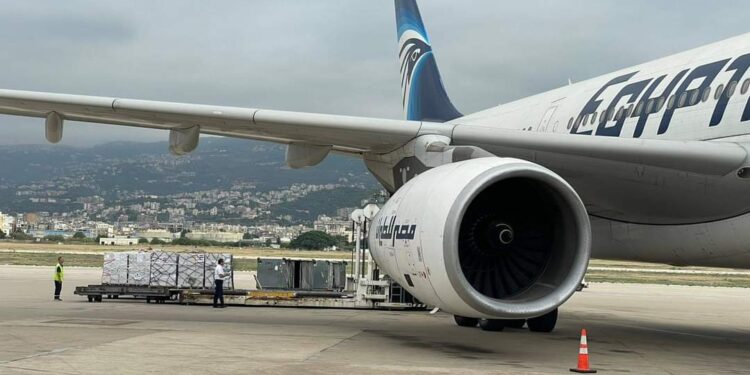 وصول شحنة مساعدات مصرية جديدة إلى لبنان  وإعادة ٣٠٤ مواطن إلى أرض الوطن