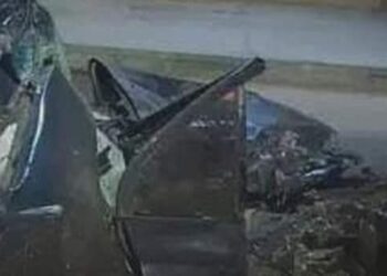 حادث مروع صباح اليوم الخميس تصادم.عربة تريلا بسيارة ووفاة شخصين