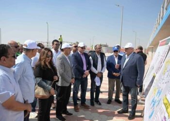 رئيس الوزراء يتفقد التشغيل التجريبي لمحطة معالجة الصرف الصحي بقرية برطباط غرب مغاغة